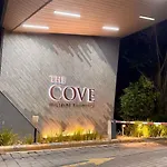 Cozywhite Stay @ The Cove Hillside Residential
