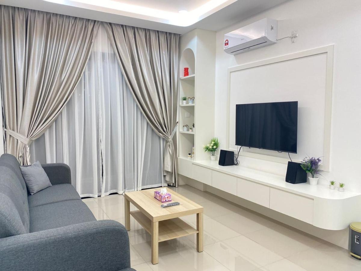 Cozywhite @ The Cove Hillside Residential